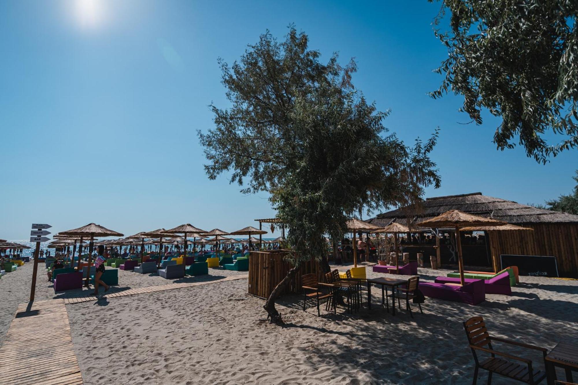 Eka Studio - Pool & Spa Beach Resort Năvodari Extérieur photo