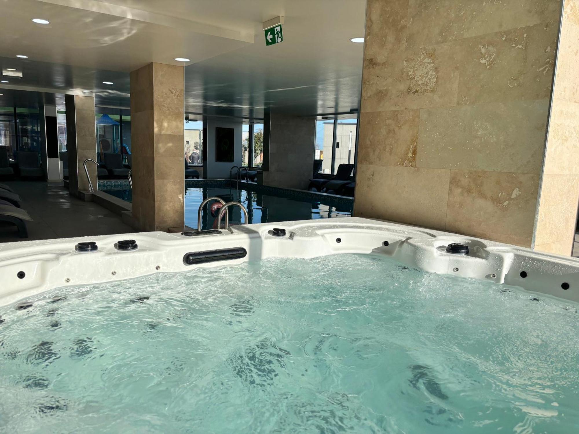 Eka Studio - Pool & Spa Beach Resort Năvodari Extérieur photo