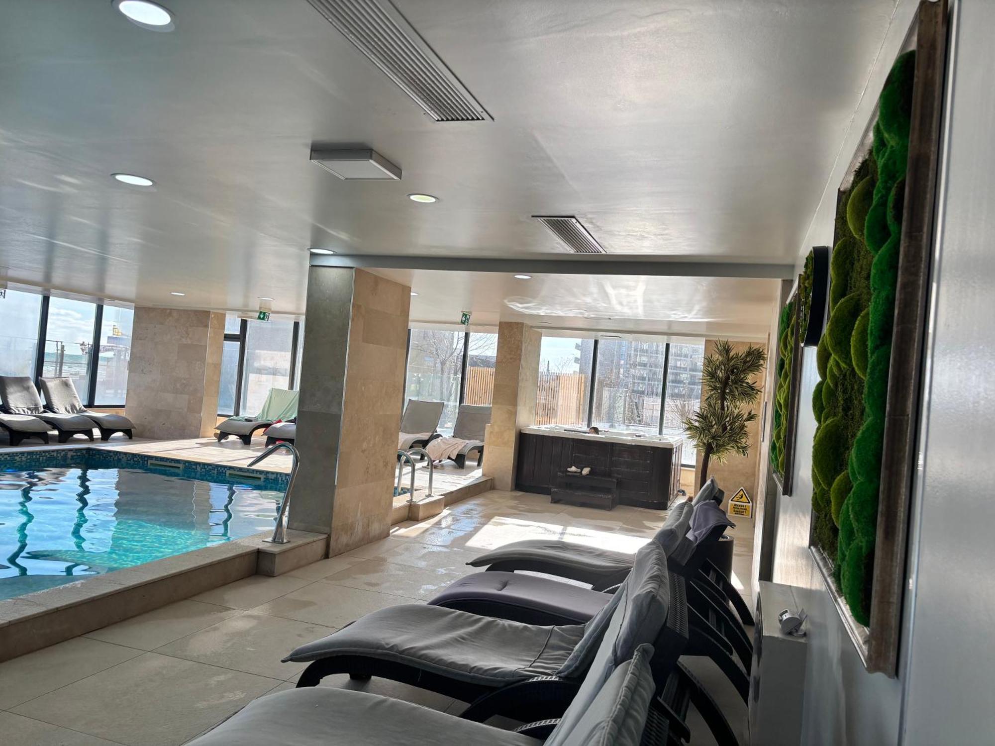 Eka Studio - Pool & Spa Beach Resort Năvodari Extérieur photo