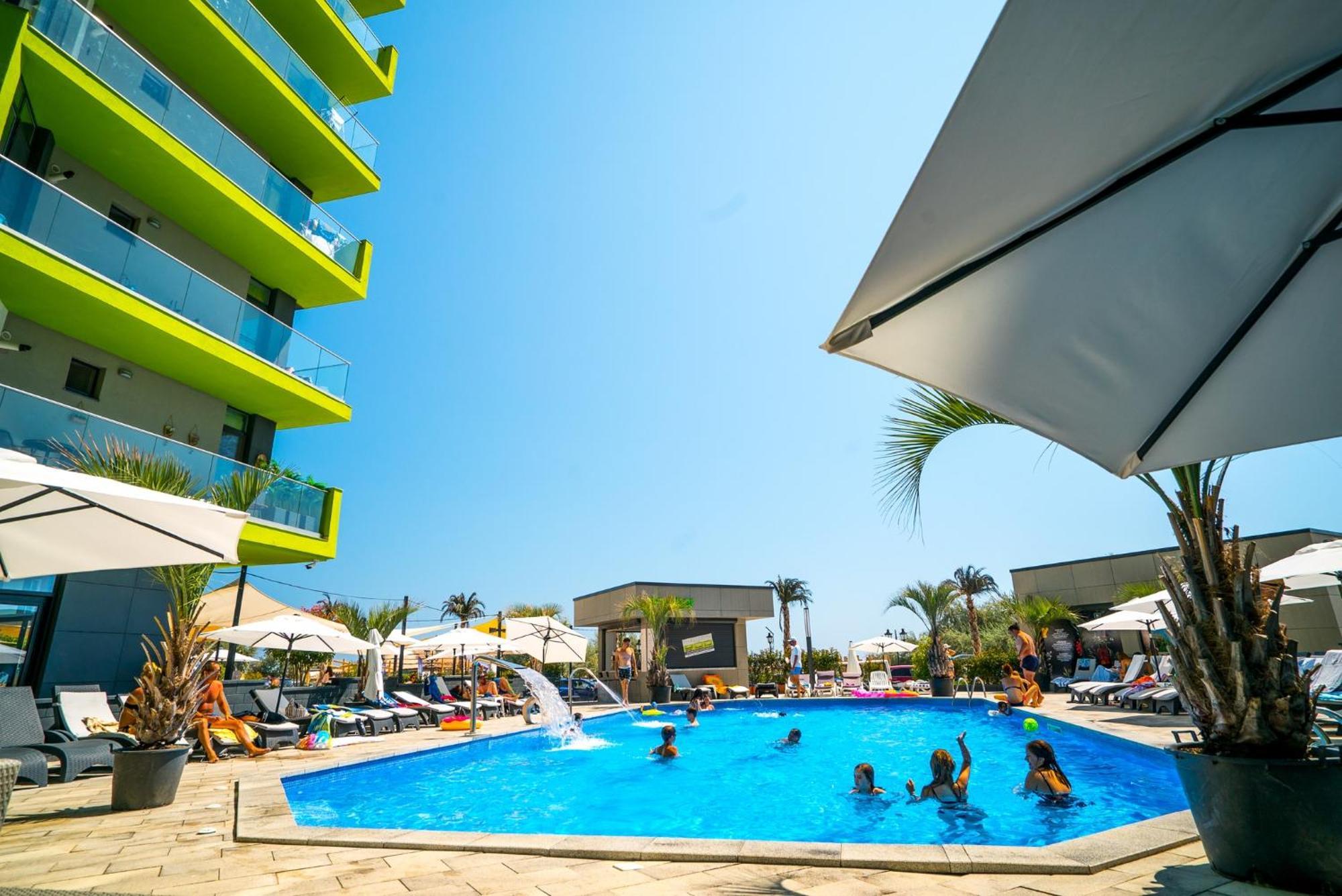 Eka Studio - Pool & Spa Beach Resort Năvodari Extérieur photo
